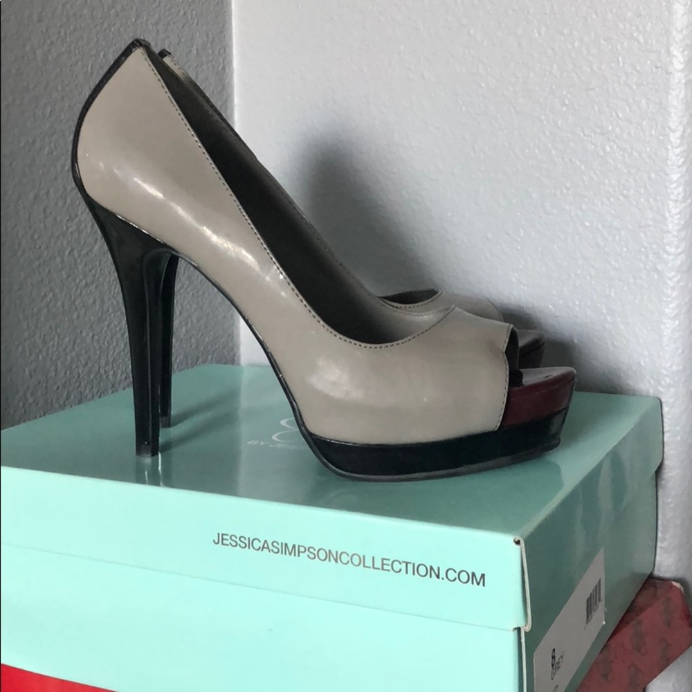 Jessica Simpson grey heels size 8